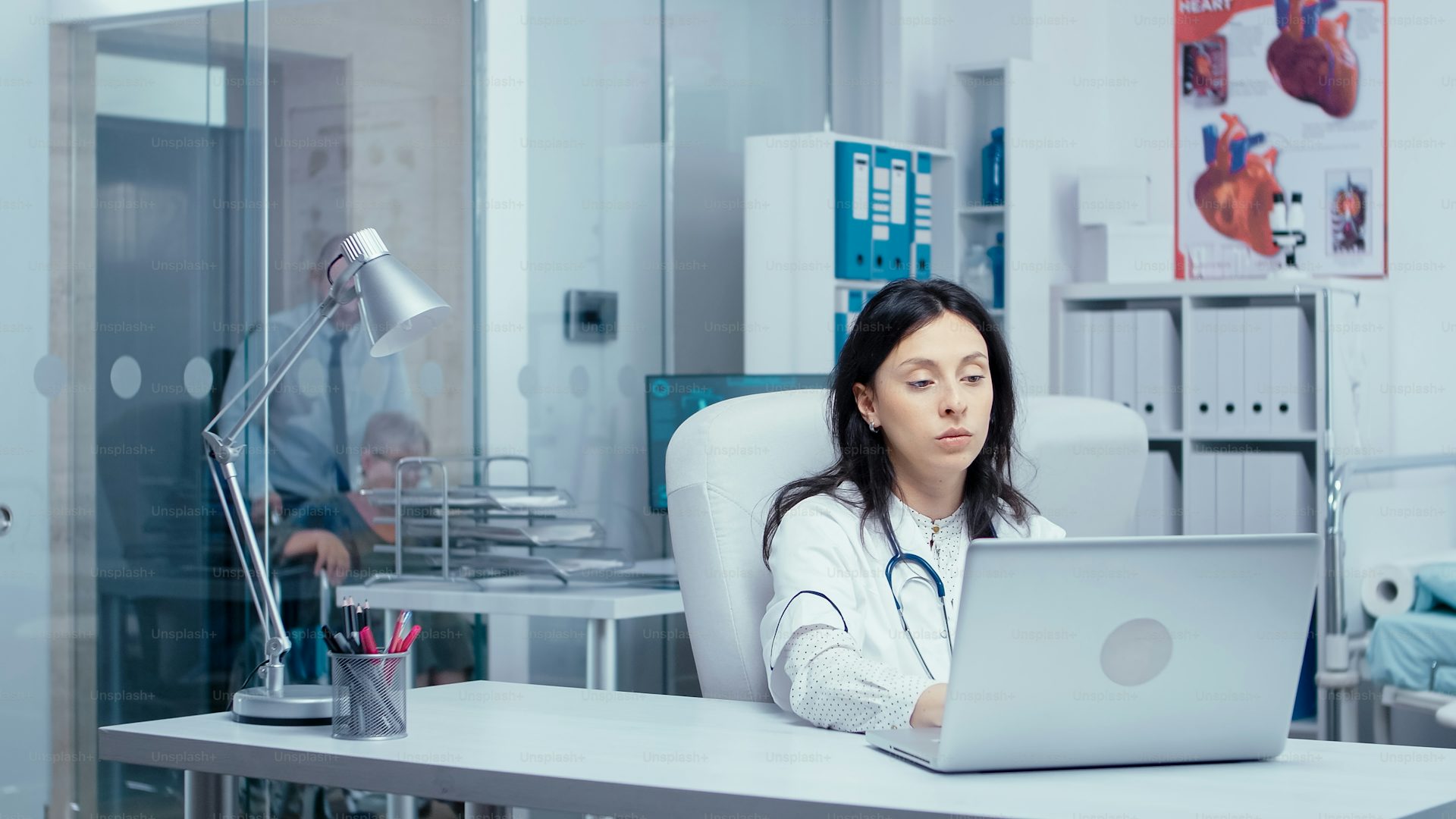 Doktor Web Sitesinde Hasta Kazanma: Güven, İçerik ve Randevu
